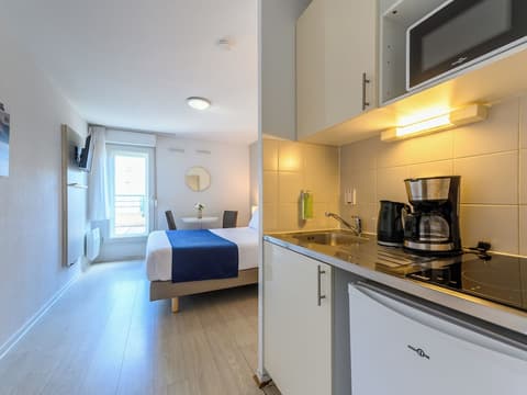 Séjours & Affaires Pantin Charles de Gaulle, Room