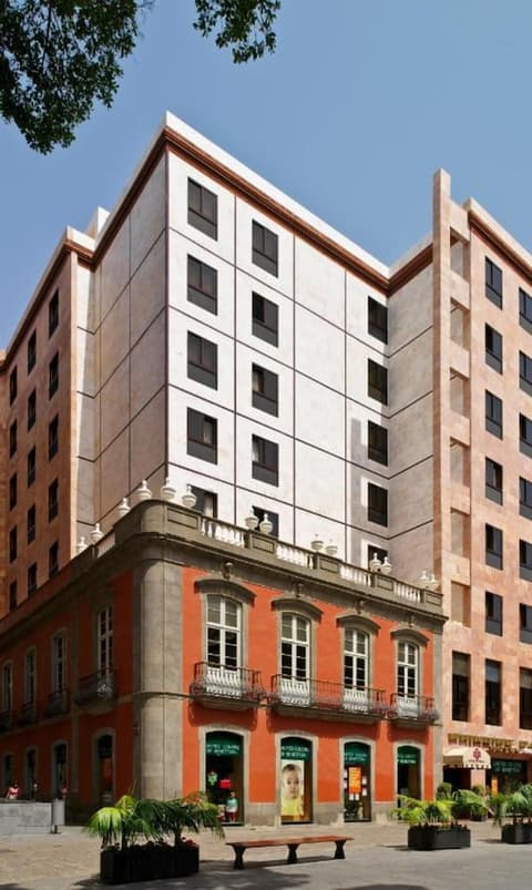 Hotel Príncipe Paz, Front of property