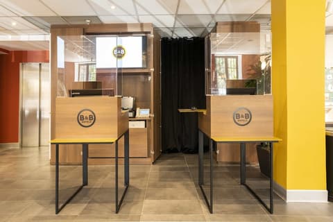 B&B Hotel Roma Tuscolana San Giovanni, Reception