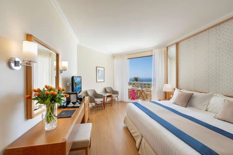 Constantinou Bros Athena Beach Hotel, Room
