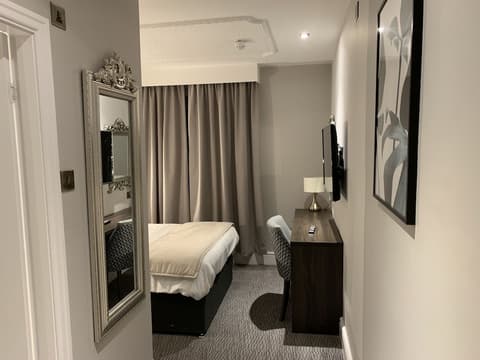 Trafford Hall Hotel Manchester, A Brilliant Hotels Collection, Room