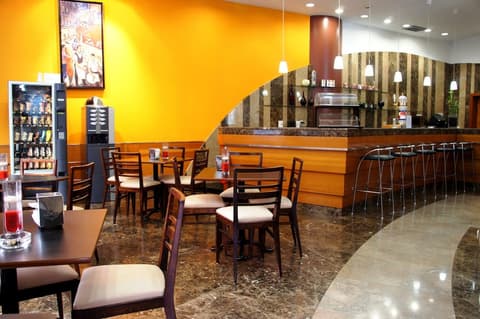 Hotel & Aparthotel Cosmos, Bar (on property)