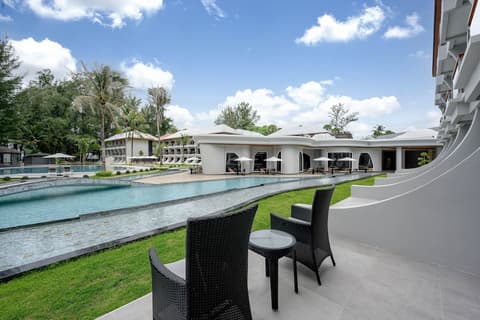 Amora Beach Resort Phuket, Terrace/patio