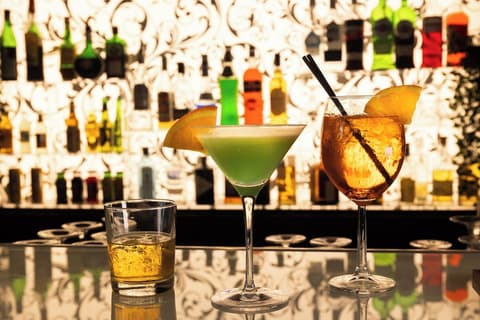 Hotel Mirage, Bar (on property)