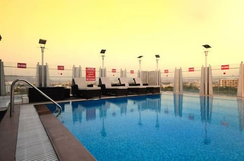 Park Prime Jaipur, Rooftop pool