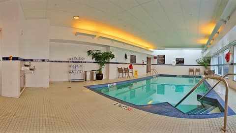 Hampton Inn & Suites Boston Crosstown Center, Indoor pool