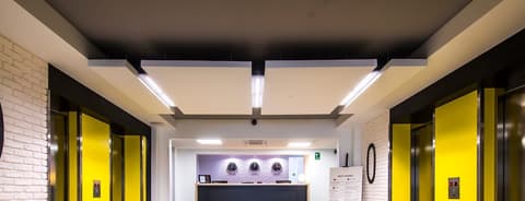 Hotel Aramis, Interior entrance