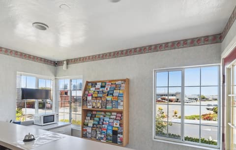 Discovery Inn, Reception