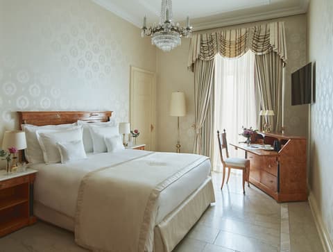 Grand Hotel National, Room