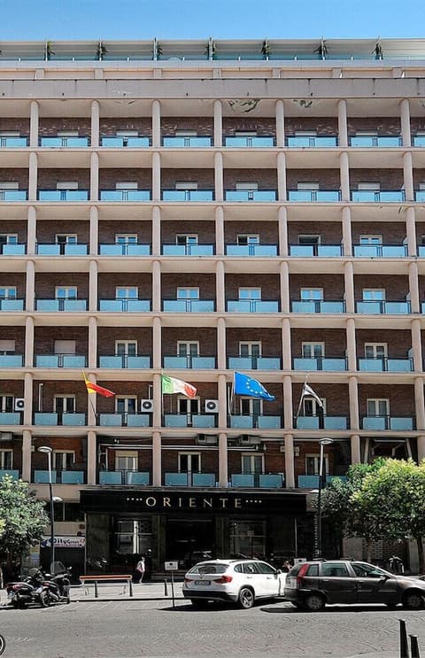 Grand Hotel Oriente, Front of property