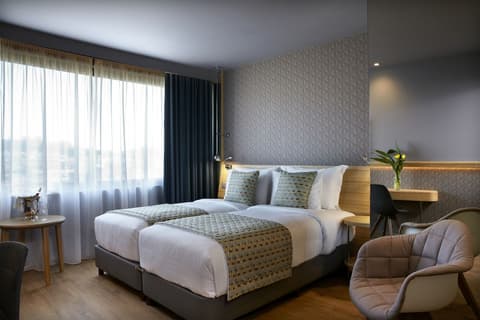 Wyndham Grand Athens, Room