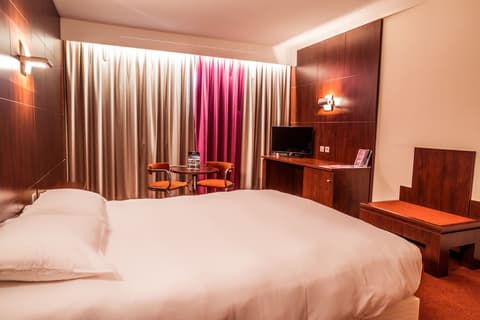 Hôtel des Congrès, Room