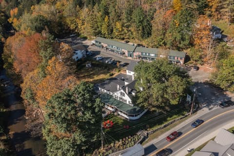 The Stowe Village Inn, Front of property