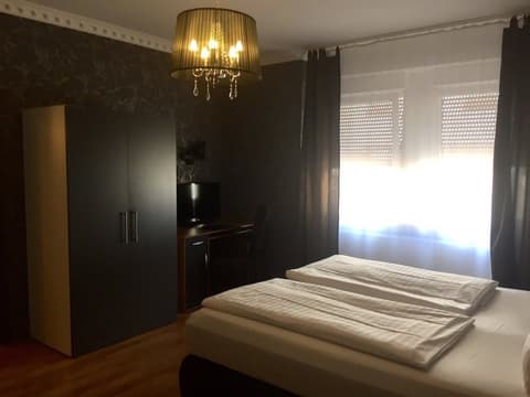 Hotel Monte Cristo, Room