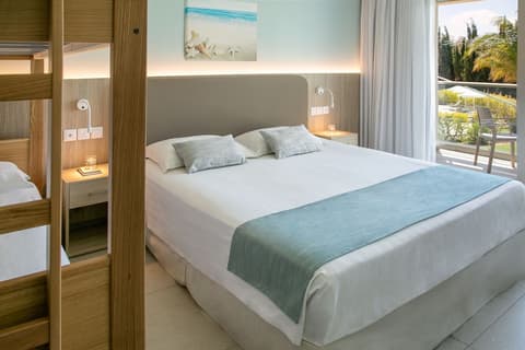 Asterias Beach Hotel, Room