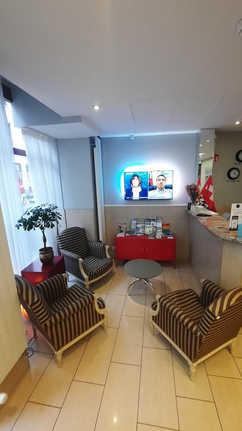 Admiral Hotel, Reception