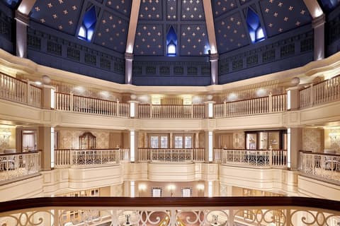 Disneyland® Hotel, Interior detail