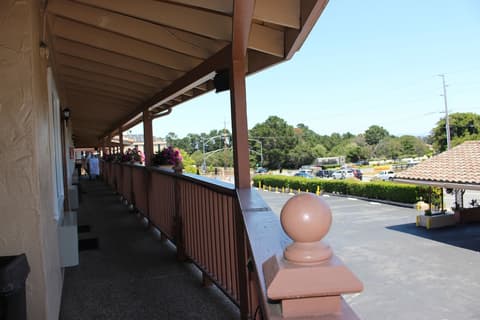 Carmel Hill Lodge, Property entrance