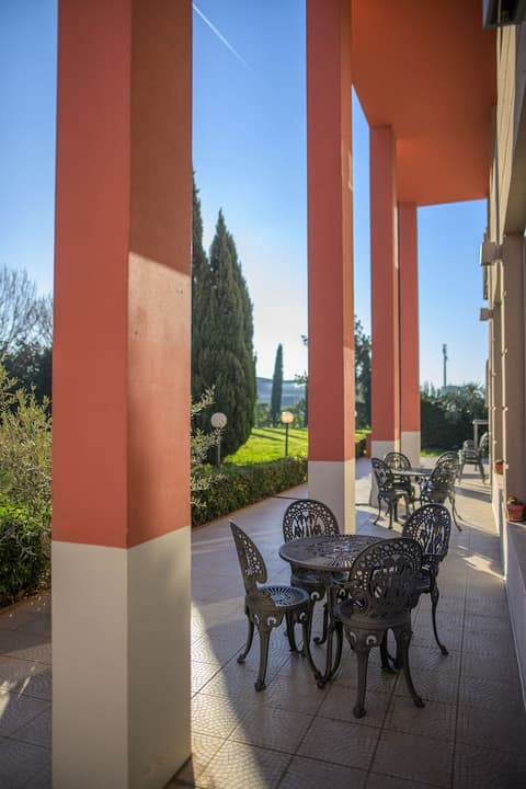 Charme, Exterior detail