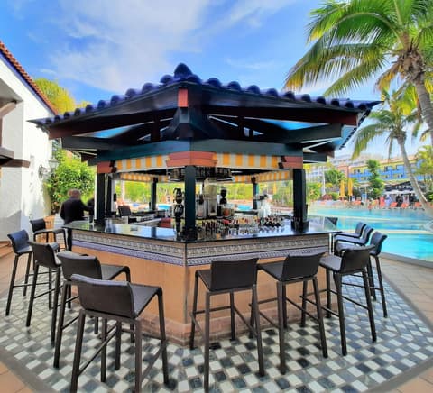 Park Club Europe - All Inclusive, Swim-up bar