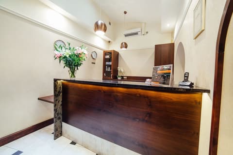 Hotel Rezydent, Reception