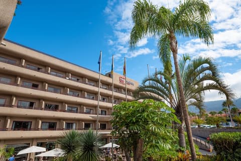 GF Fañabe, Front of property