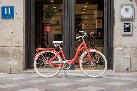 Petit Palace Puerta del Sol, Bicycling