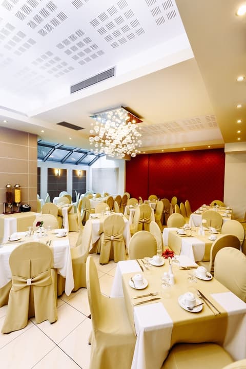 The Athens Mirabello, Restaurant