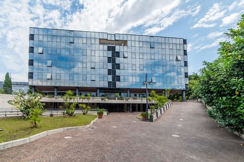 Sotel Nomentana, Front of property