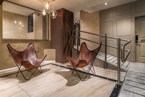 Up América Plaza, Interior entrance