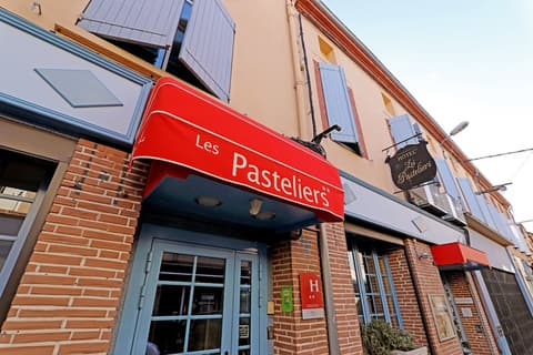 Hotel Les Pasteliers, Front of property