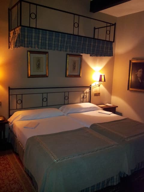 Parador De Santillana De Gil Blas, Room