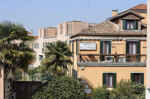 Hotel Villa Rosa, Exterior