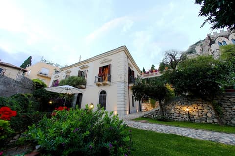 Hotel Continental, Room