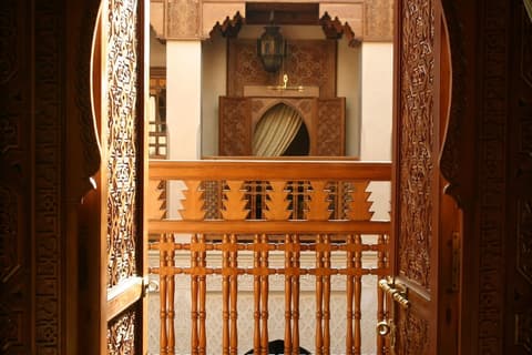 Riad Kniza, Exterior