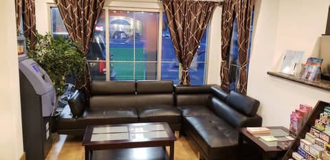 Howard Johnson by Wyndham Flagstaff University West, Lobby