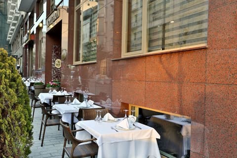 Barin Hotel, Outdoor dining