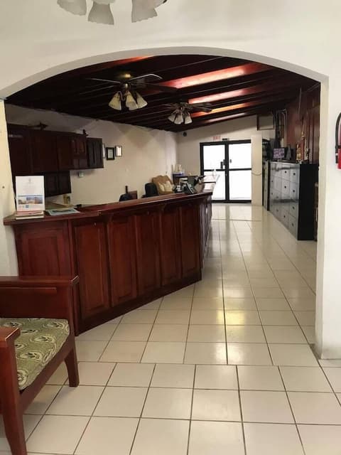 Corona Del Mar, Lobby