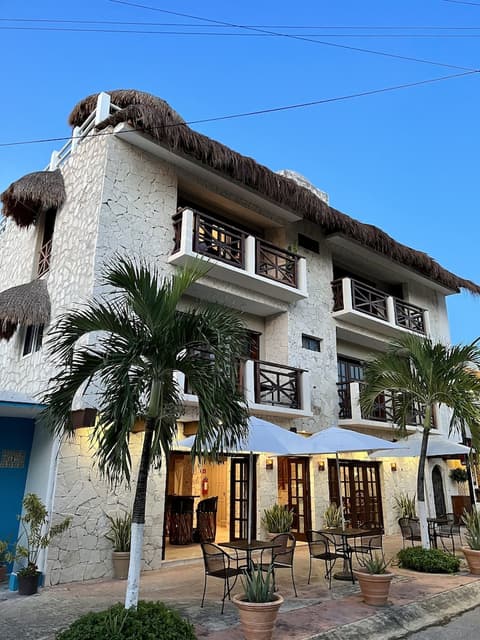 Flamingo Hotel, Front of property