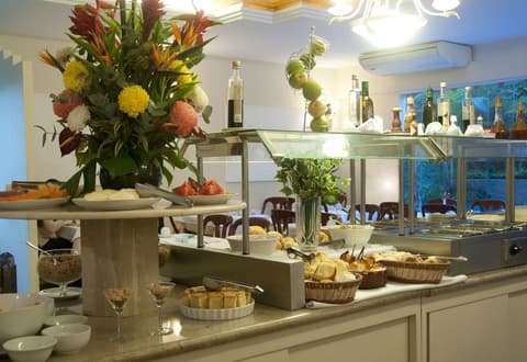 Augusto's Copacabana Hotel, Restaurant