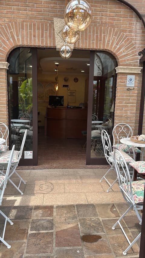 Euro House Inn Airport, Concierge desk