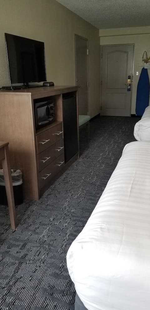 Baymont by Wyndham Des Moines North, Room