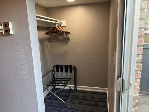 Lamp Liter Inn Visalia, an Ascend Collection Hotel, Room