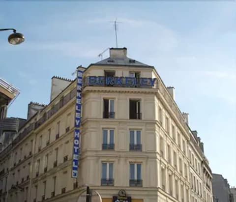 Hotel Berkeley, Front of property