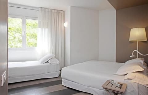 Sixties Ramblas, Room