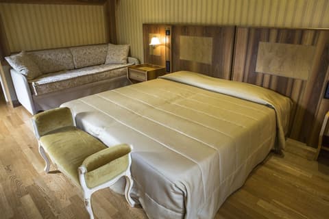 Villa Tuscolana, Room