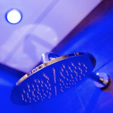 Hotel Gabriella, Bathroom shower