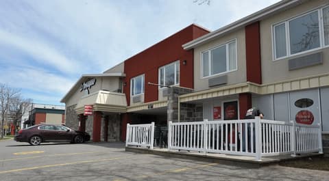 Hôtel Le Voyageur de Québec, Exterior