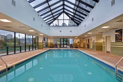 Hampton Inn & Suites Newark-Harrison-Riverwalk, Pool