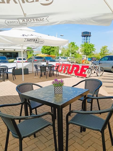 Future Inns Cardiff Bay, Front of property